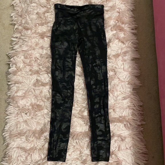 NWOT! Spanx Camo Faux Leather Leggings! - Picture 7 of 7